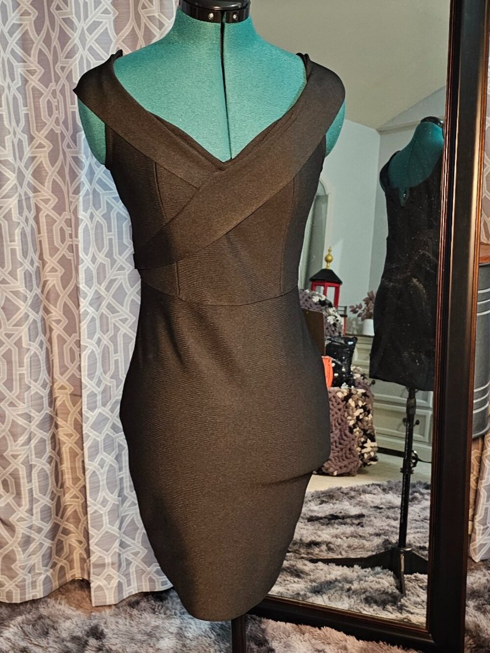Lulus Black Crisscross Bandage Bodycon Mini Dress – Size S NWT